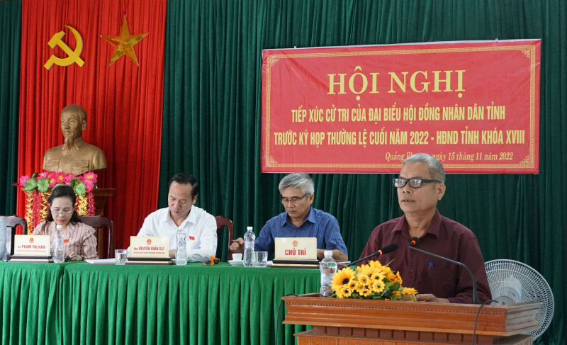Cử tri huyện Quảng Trạch, Quảng Bình phát biểu tại một buổi tiếp xúc cử tri với đại biểu dân cử - ẢNH P. PHƯƠNG